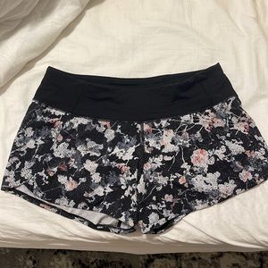Lululemon track low rise lined shorts 2.5” size 6